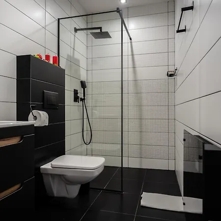 W Winiarni Apartment *